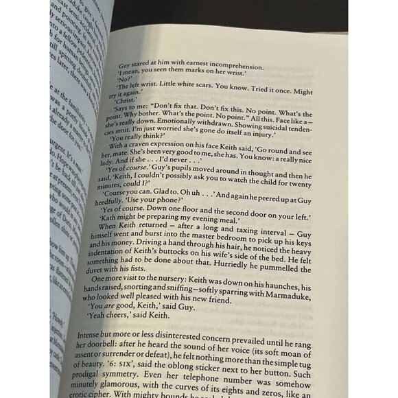 London Fields by Martin Amis Signed First American Edition - Picture 7 of 16